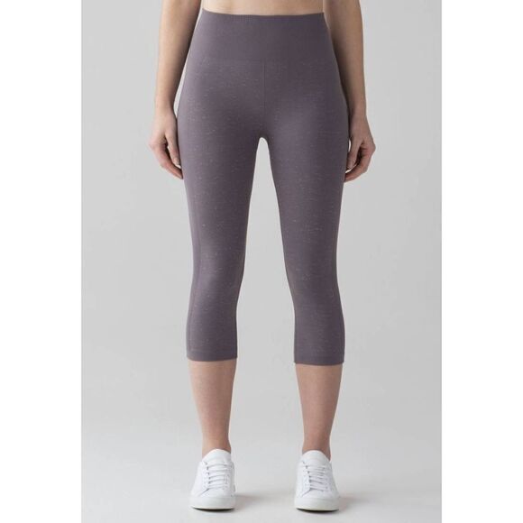 LULULEMON ATHLETICA	Free To Flow Crop 17' in Magnum/White Size 6 - Picture 2 of 7